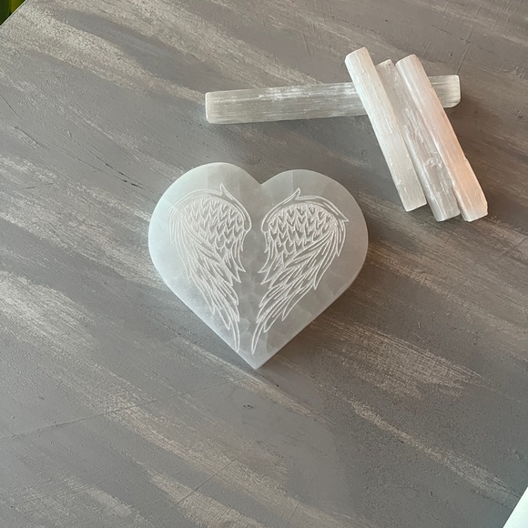 Selenite heart with angel wings - Picture 5 of 8